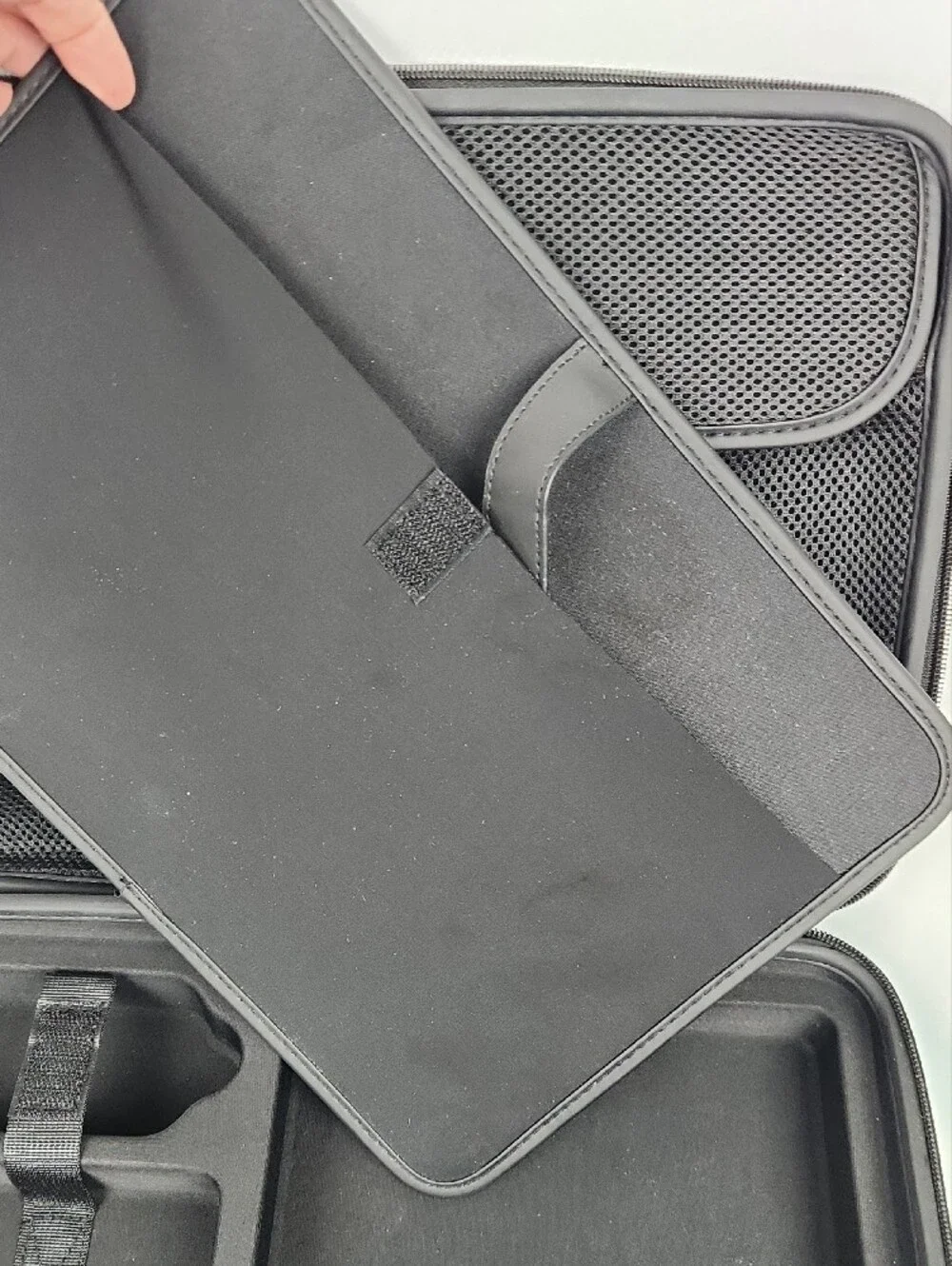 Diagonal Two-Tone Laptop/Tablet Sleeve/Portable Desktop/carrier in Aqua & White